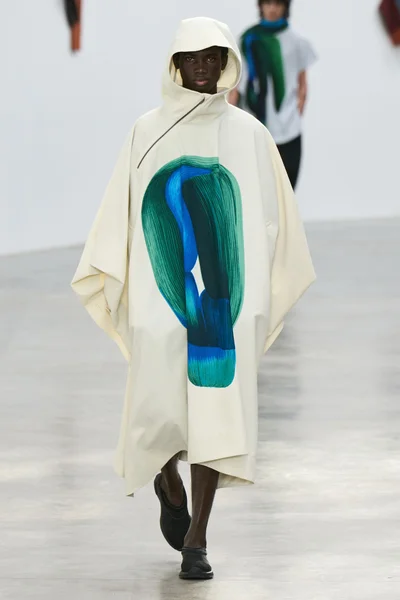 Look 14